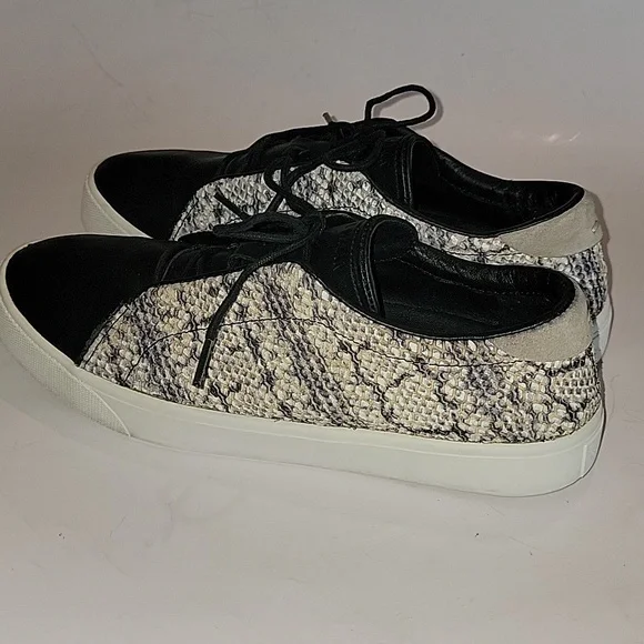 COLE HAAN WOMEN'S GRANSPRO SPECTATOR SNEAKERS - Picture 4 of 15